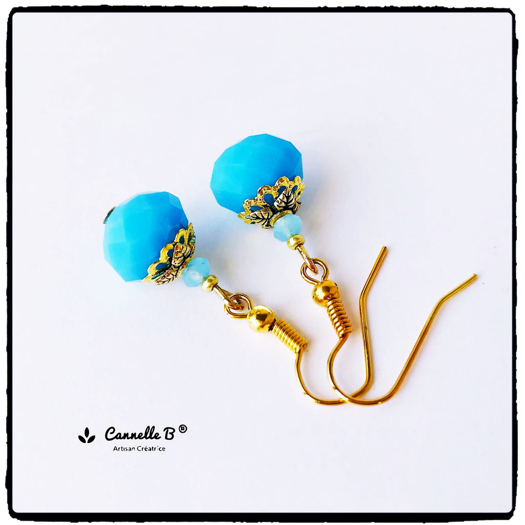 boucles d'oreilles femme classiques,bijou style ancien,boucles bleues et dorées,bijou made in France 