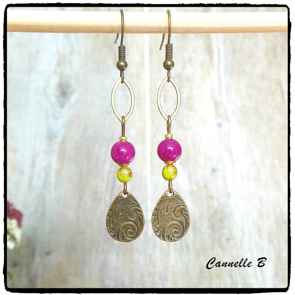 boucles d'oreilles pendantes fantaisie, bijou de créateur français  rose fuchsia, fabrication artisanale